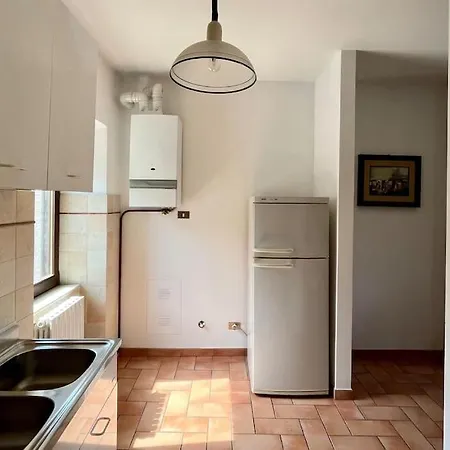 Con Vista Finestra Sulle Colline Fermo