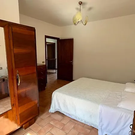 Con Vista Finestra Sulle Colline Fermo