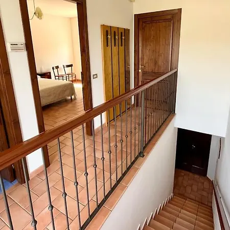 Con Vista Finestra Sulle Colline