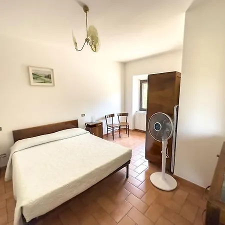 Apartment Con Vista Finestra Sulle Colline